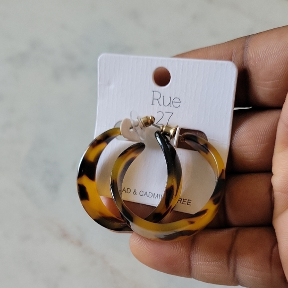 Rue21 Tortoise Shell Hoop Earrings - Picture 5 of 5